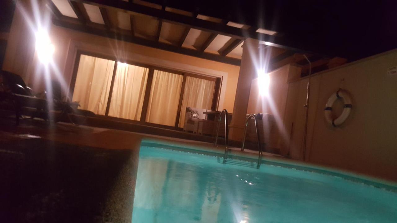 Beautiful, Spacious Villa, Heated Pool, Sleeps Eight, With Quality Furnishings Caleta De Fuste Esterno foto