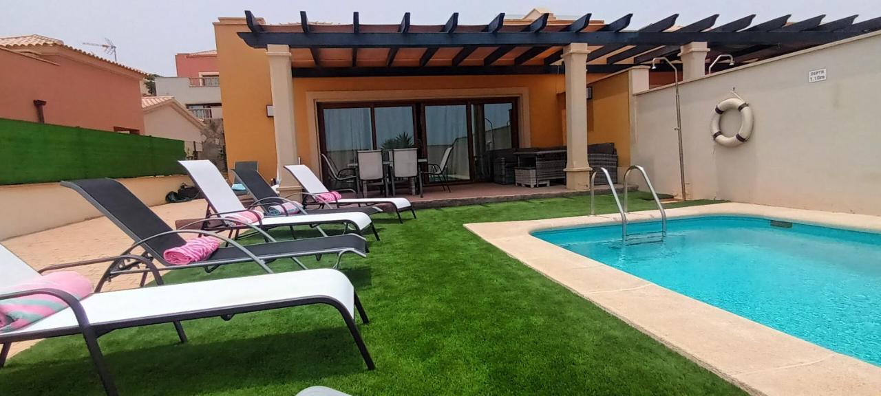 Beautiful, Spacious Villa, Heated Pool, Sleeps Eight, With Quality Furnishings Caleta De Fuste Esterno foto